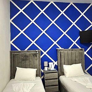 Twin Room Shower